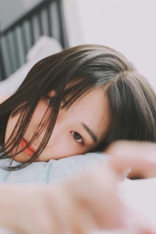 《漂亮的女邻居》在线观看